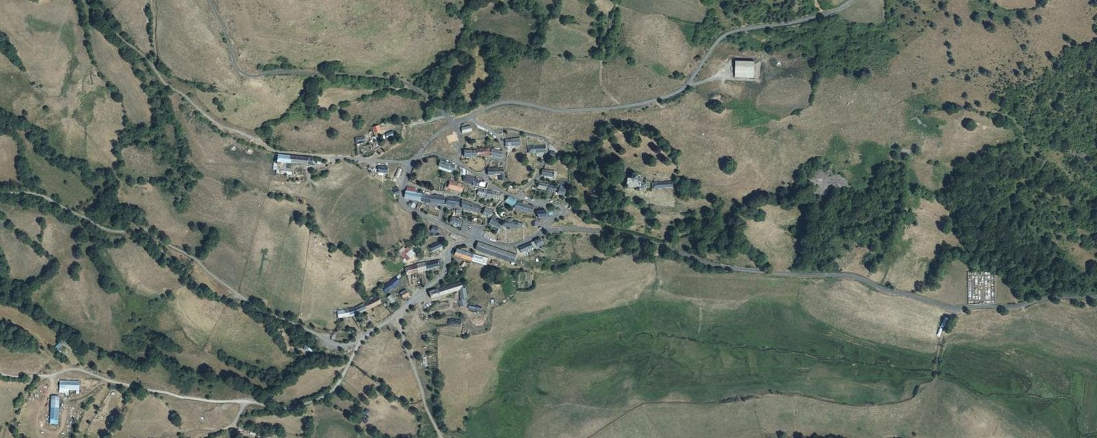 Vue aérienne de Chavagnac (Cantal)