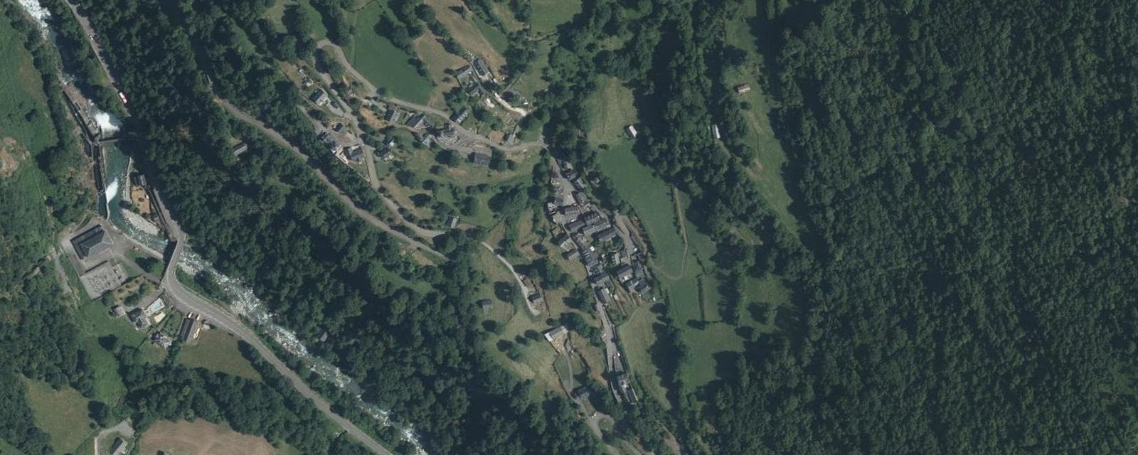 Vue aérienne de Chèze (Hautes-Pyrénées)