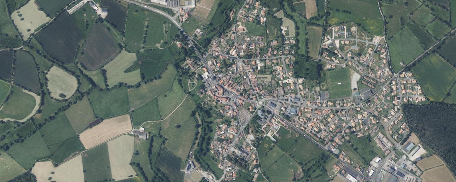 Vue aérienne de Chiché (Deux-Sèvres)