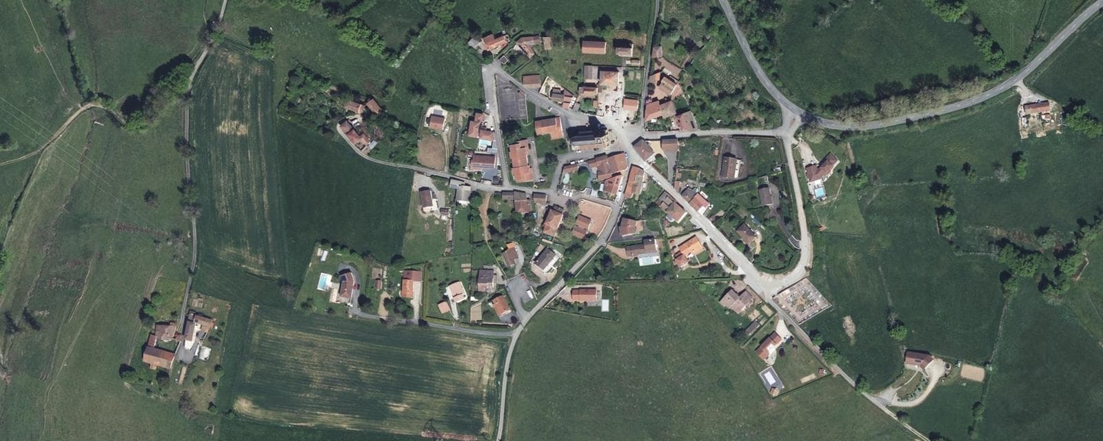 Vue aérienne de Combre (Loire)