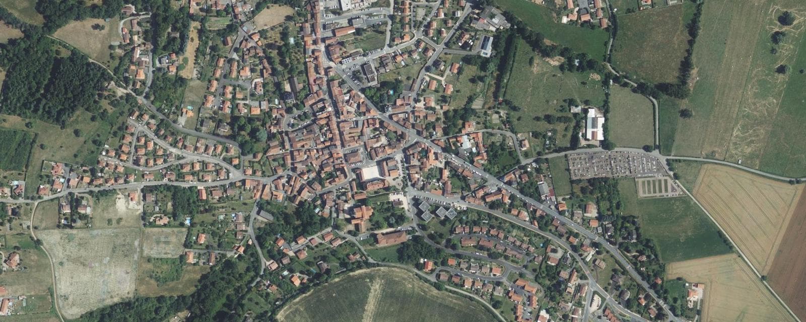 Vue aérienne de Combronde (Puy-de-Dôme)