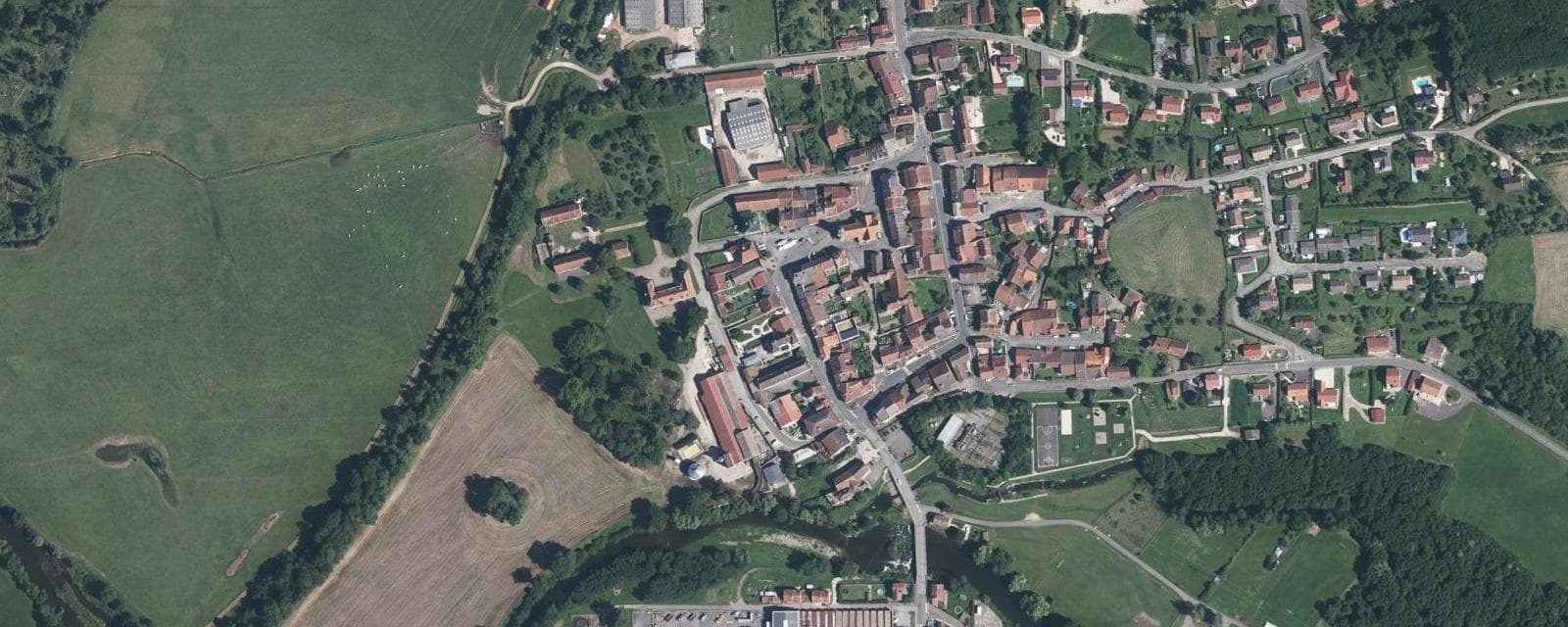 Vue aérienne de Conflans-sur-Lanterne (Haute-Saône)