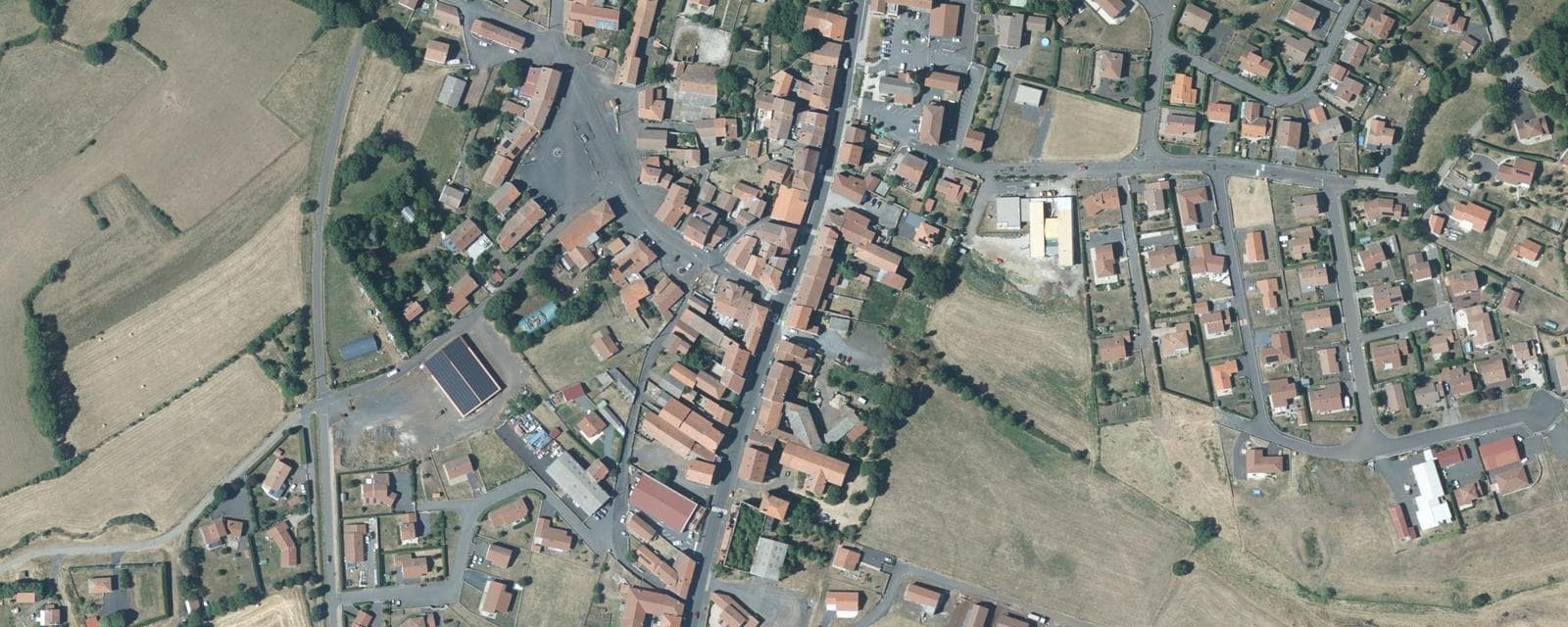 Vue aérienne de Costaros (Haute-Loire)