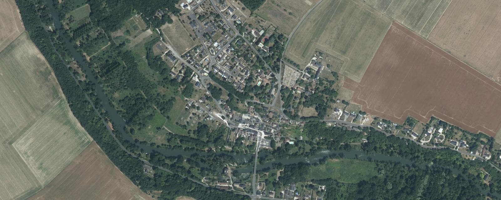 Vue aérienne de Courçay (Indre-et-Loire)