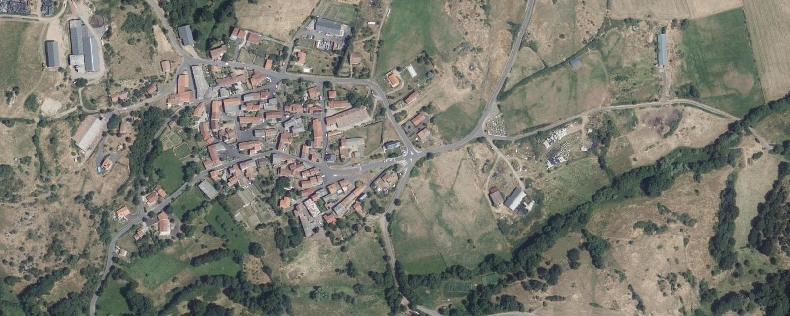 Vue aérienne de Cournols (Puy-de-Dôme)