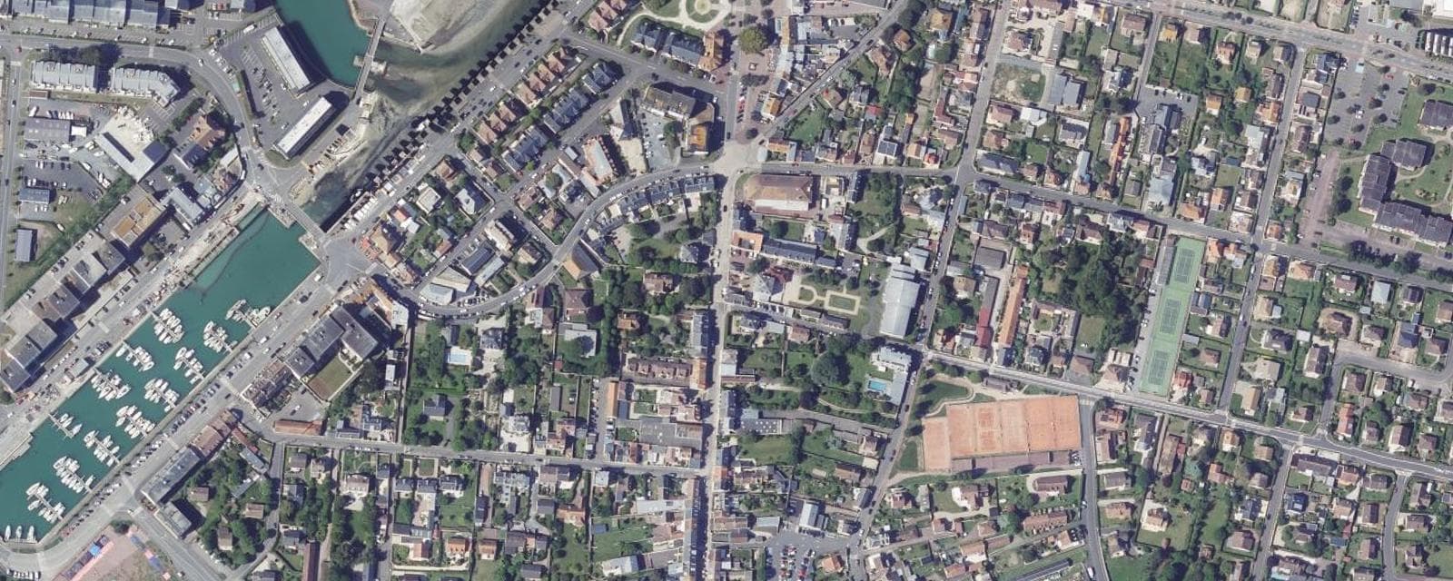 Vue aérienne de Courseulles-sur-Mer (Calvados)