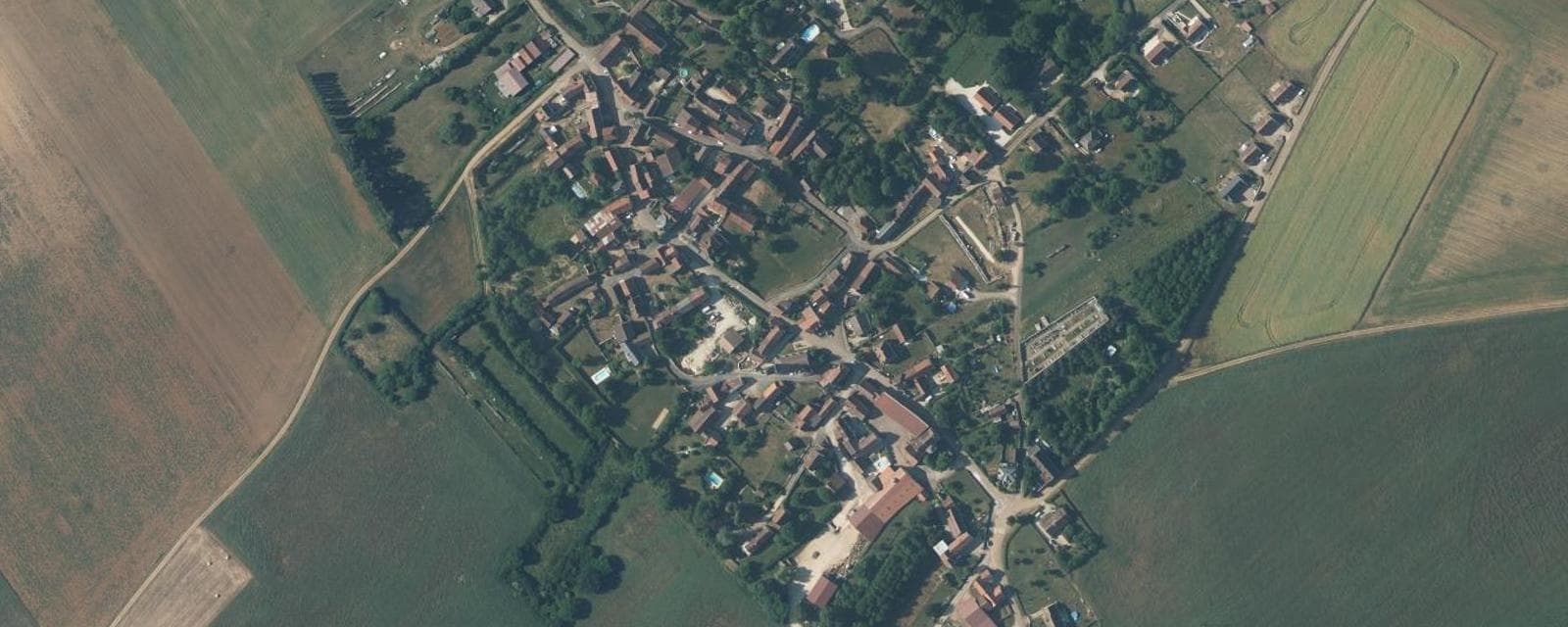 Vue aérienne de Coutarnoux (Yonne)