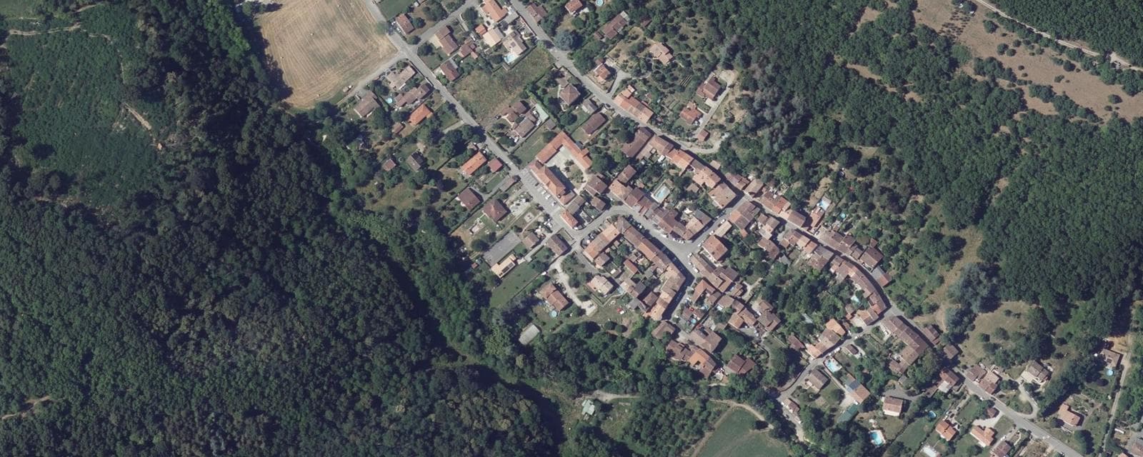 Vue aérienne de Dalou (Ariège)