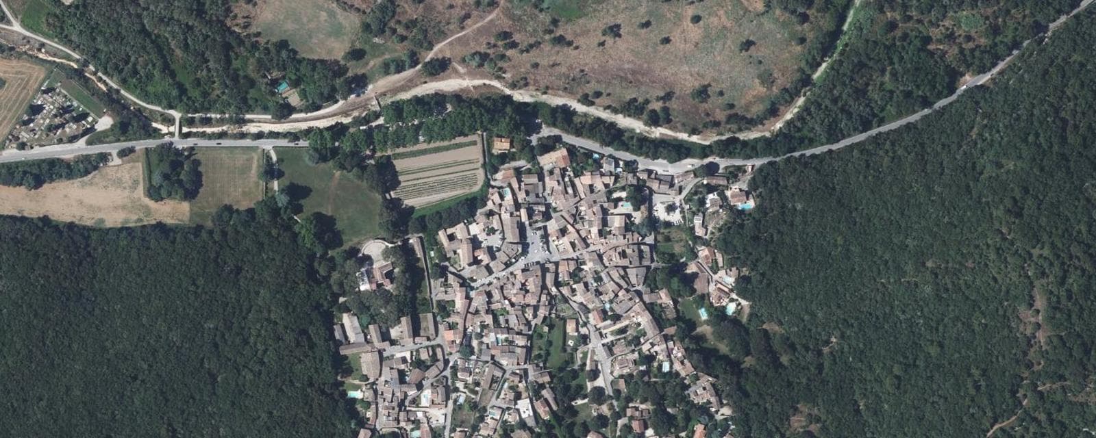 Vue aérienne de Dions (Gard)