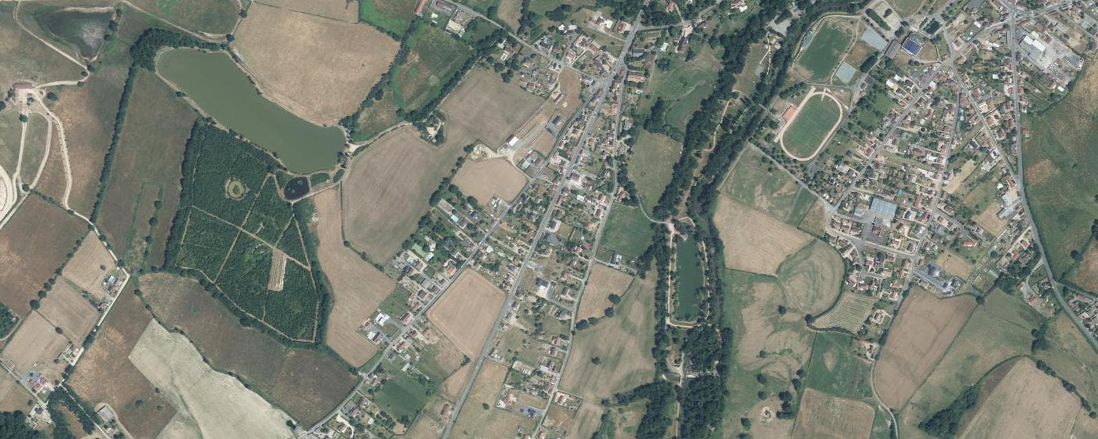 Vue aérienne de Dompierre-sur-Besbre (Allier)