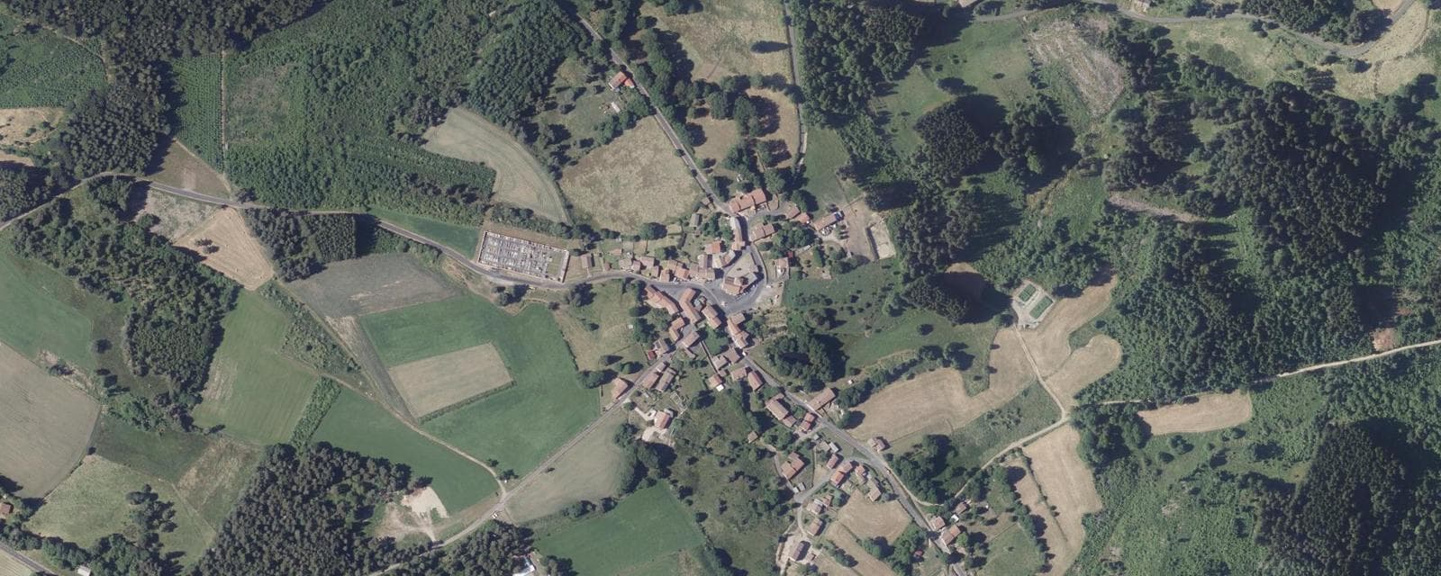 Vue aérienne de Doranges (Puy-de-Dôme)