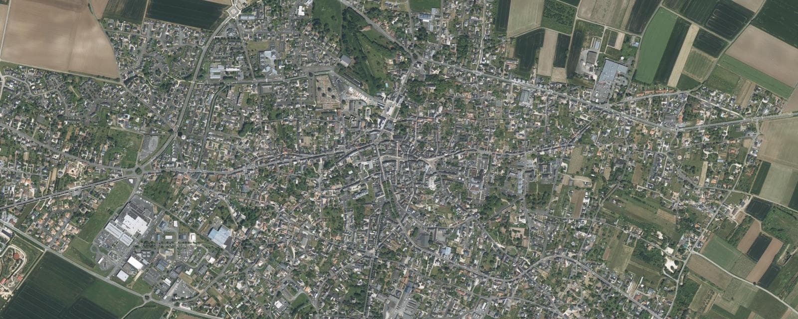 Vue aérienne de Doué-en-Anjou (Maine-et-Loire)