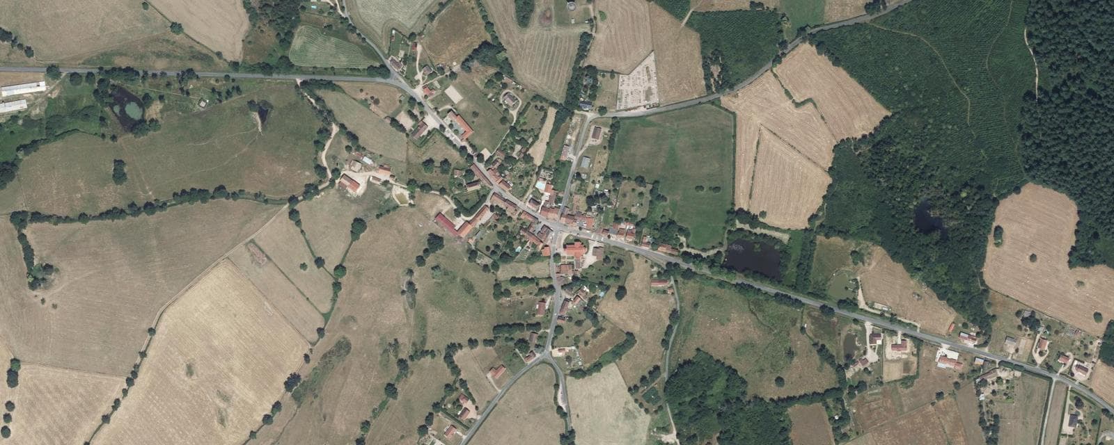 Vue aérienne de Droiturier (Allier)