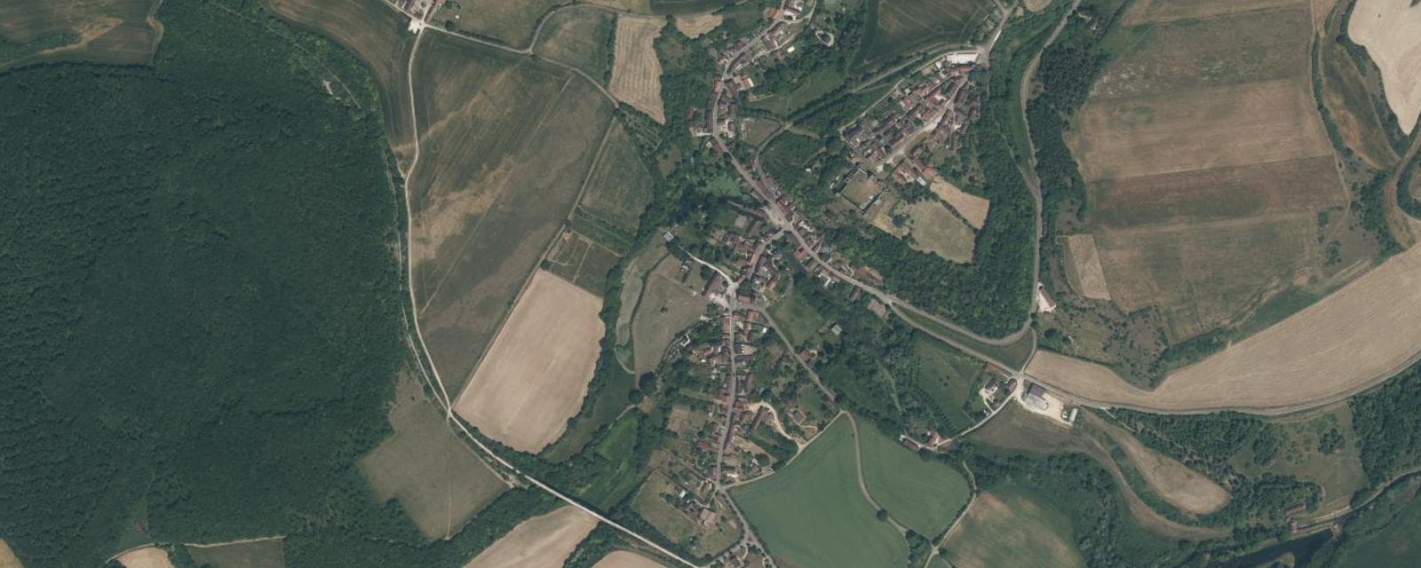 Vue aérienne de Druyes-les-Belles-Fontaines (Yonne)