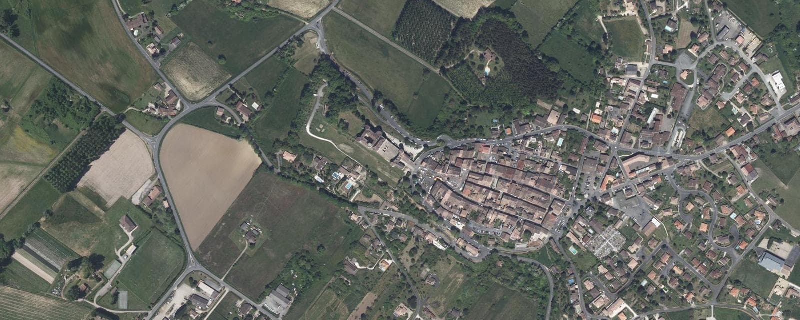 Vue aérienne de Duras (Lot-et-Garonne)