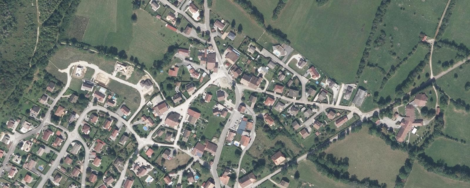 Vue aérienne de Équevillon (Jura)