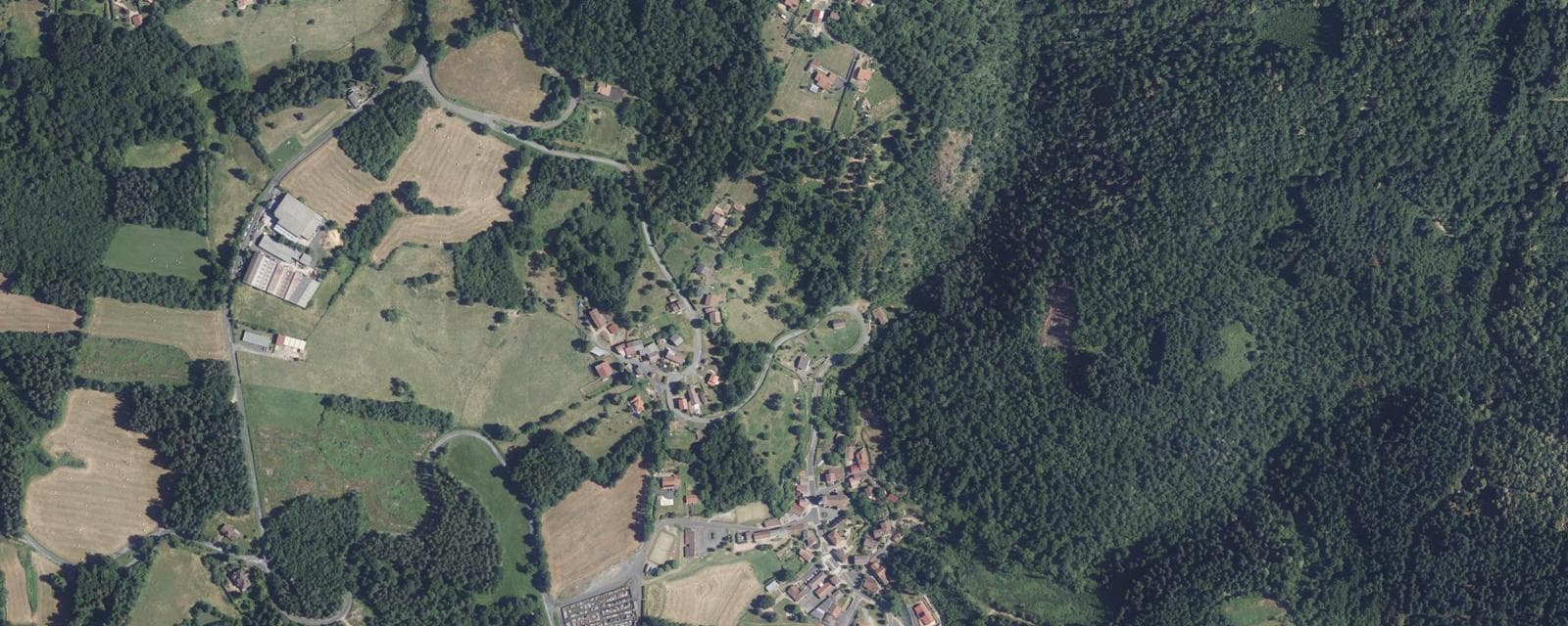 Vue aérienne de Escoutoux (Puy-de-Dôme)