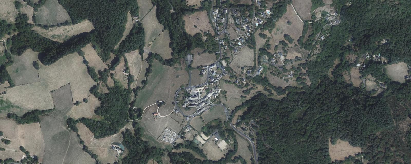 Vue aérienne de Espeyrac (Aveyron)