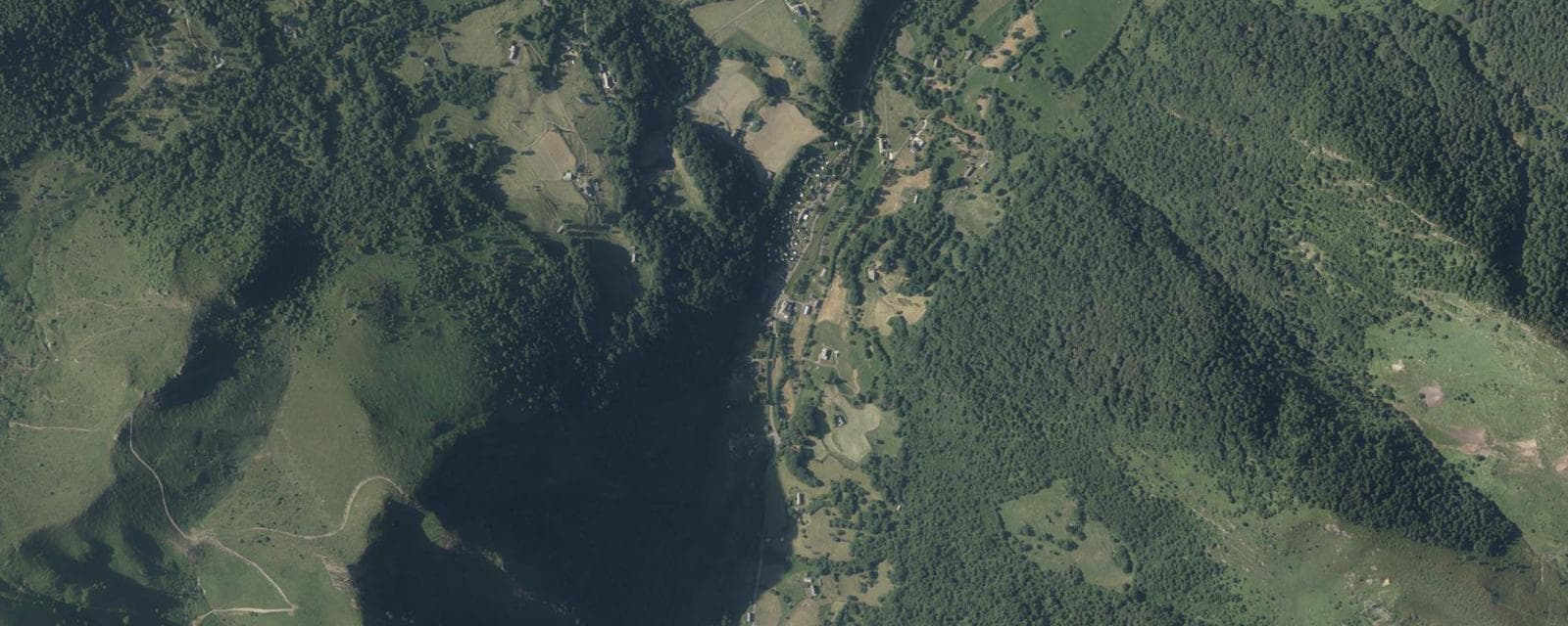 Vue aérienne de Estaing (Hautes-Pyrénées)