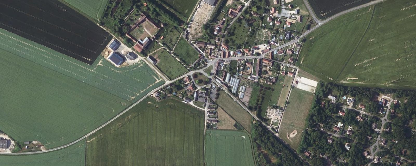 Vue aérienne de Favières (Eure-et-Loir)