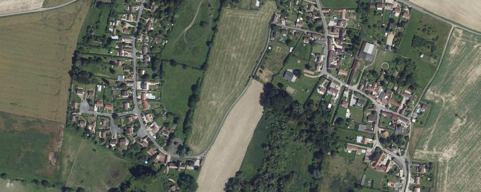 Vue aérienne de Fay-les-Étangs (Oise)