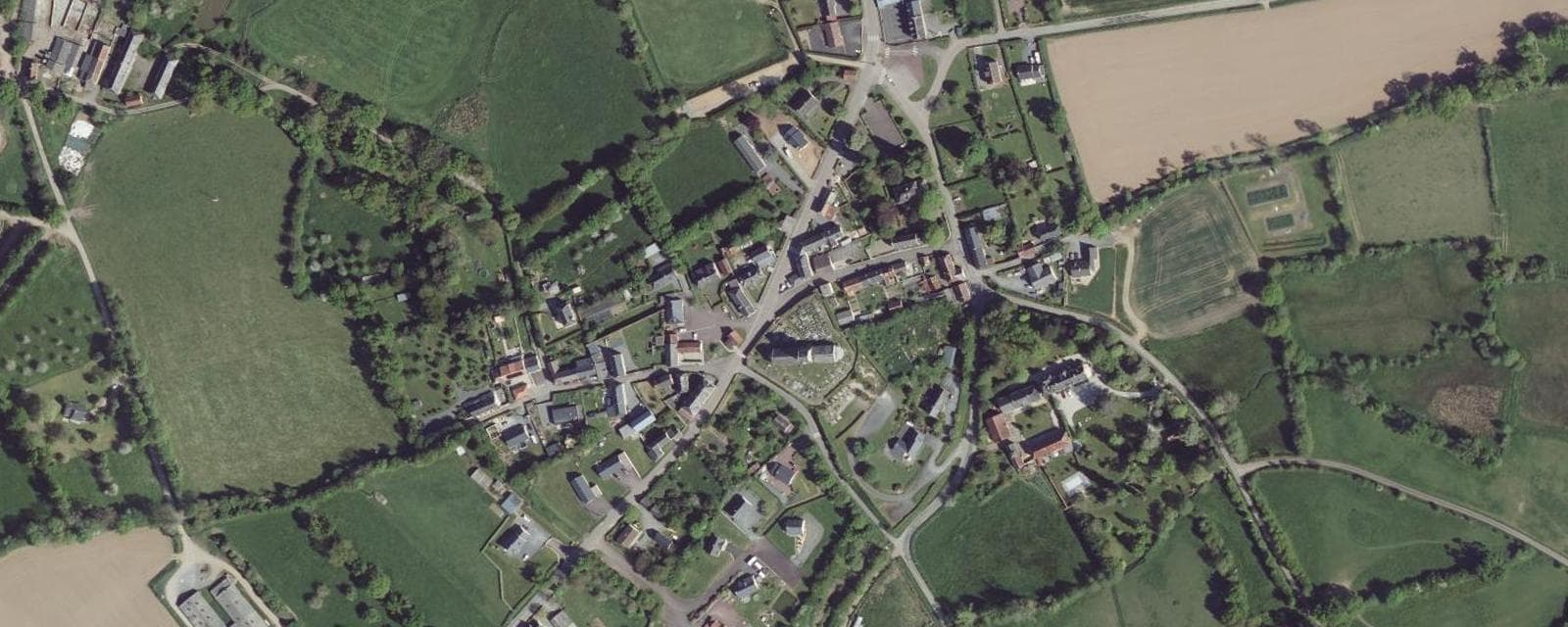 Vue aérienne de Feugères (Manche)