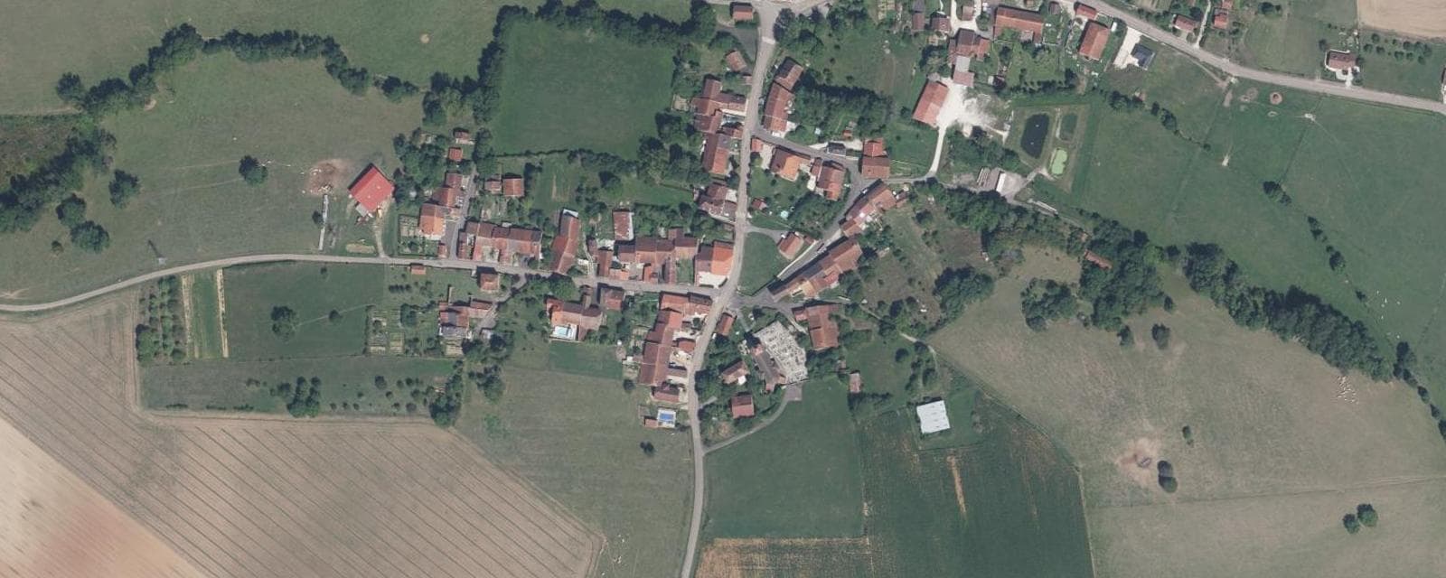 Vue aérienne de Fleurey-lès-Lavoncourt (Haute-Saône)
