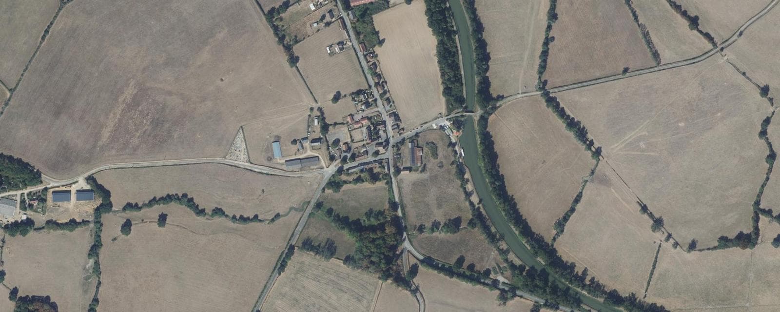Vue aérienne de Fleury-sur-Loire (Nièvre)