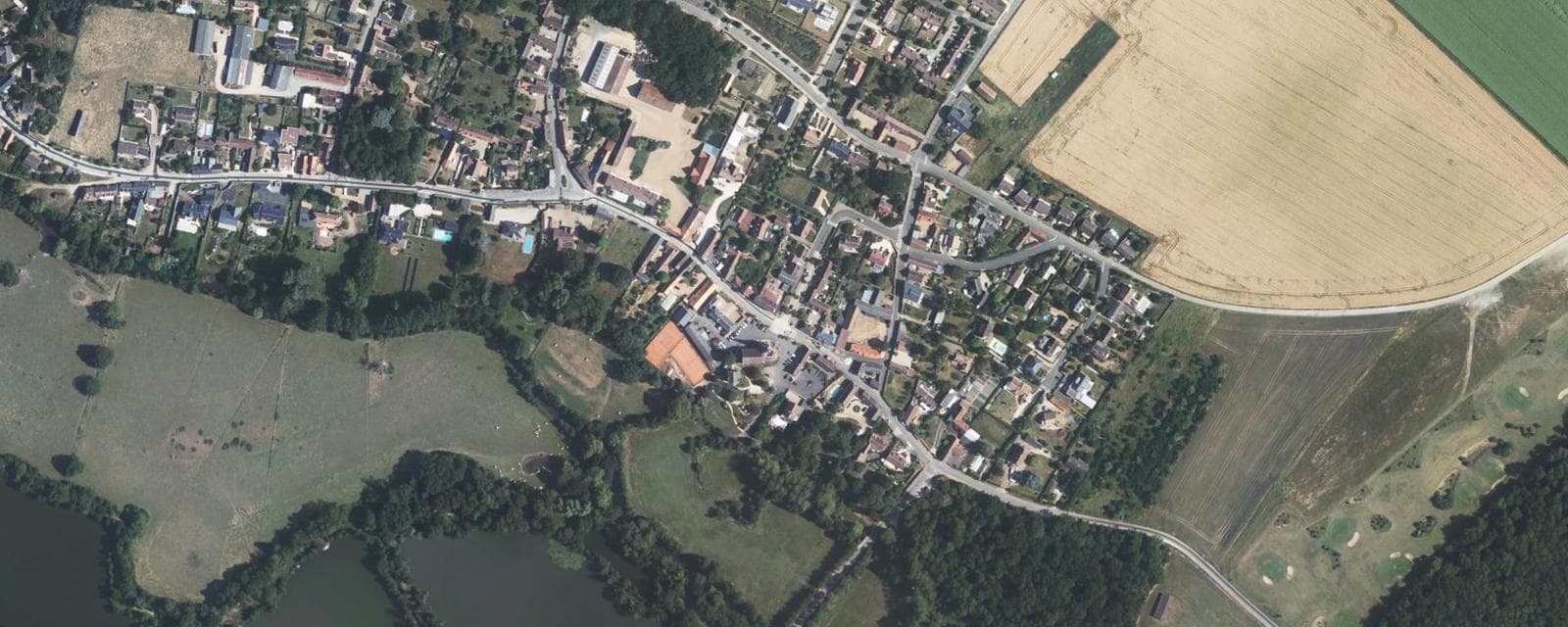 Vue aérienne de Fontenay-sur-Eure (Eure-et-Loir)