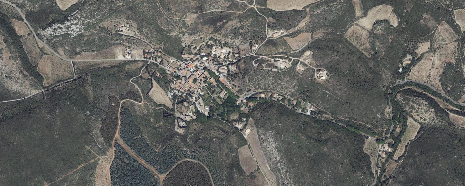 Vue aérienne de Fontjoncouse (Aude)