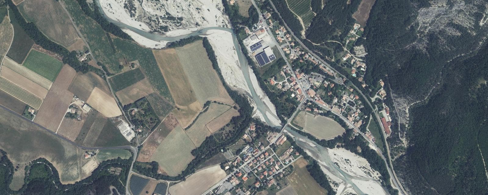 Vue aérienne de Garde-Colombe (Hautes-Alpes)