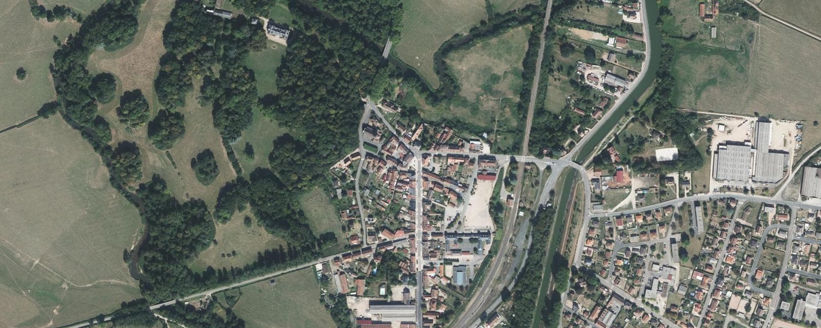 Vue aérienne de Génelard (Saône-et-Loire)