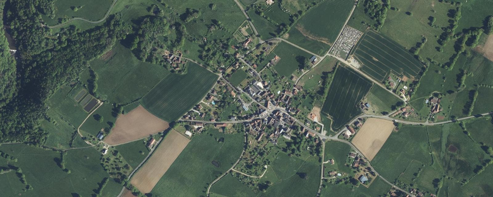 Vue aérienne de Génis (Dordogne)