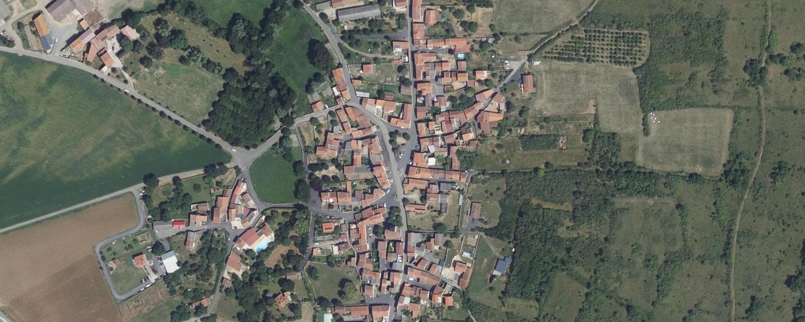 Vue aérienne de Gignat (Puy-de-Dôme)