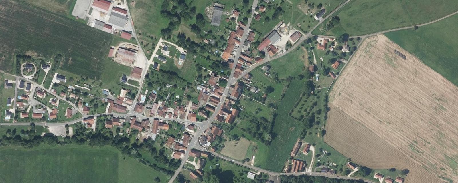 Vue aérienne de Grandvelle-et-le-Perrenot (Haute-Saône)