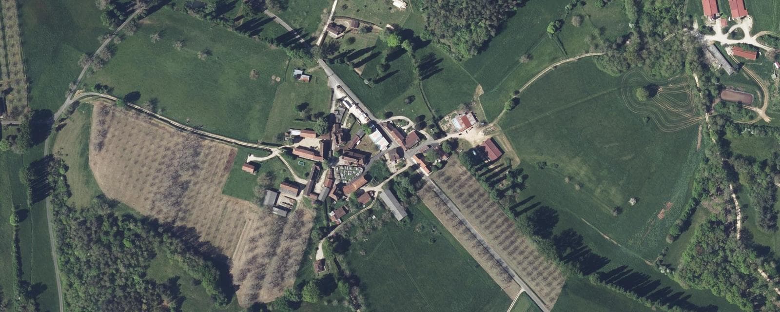 Vue aérienne de Grives (Dordogne)