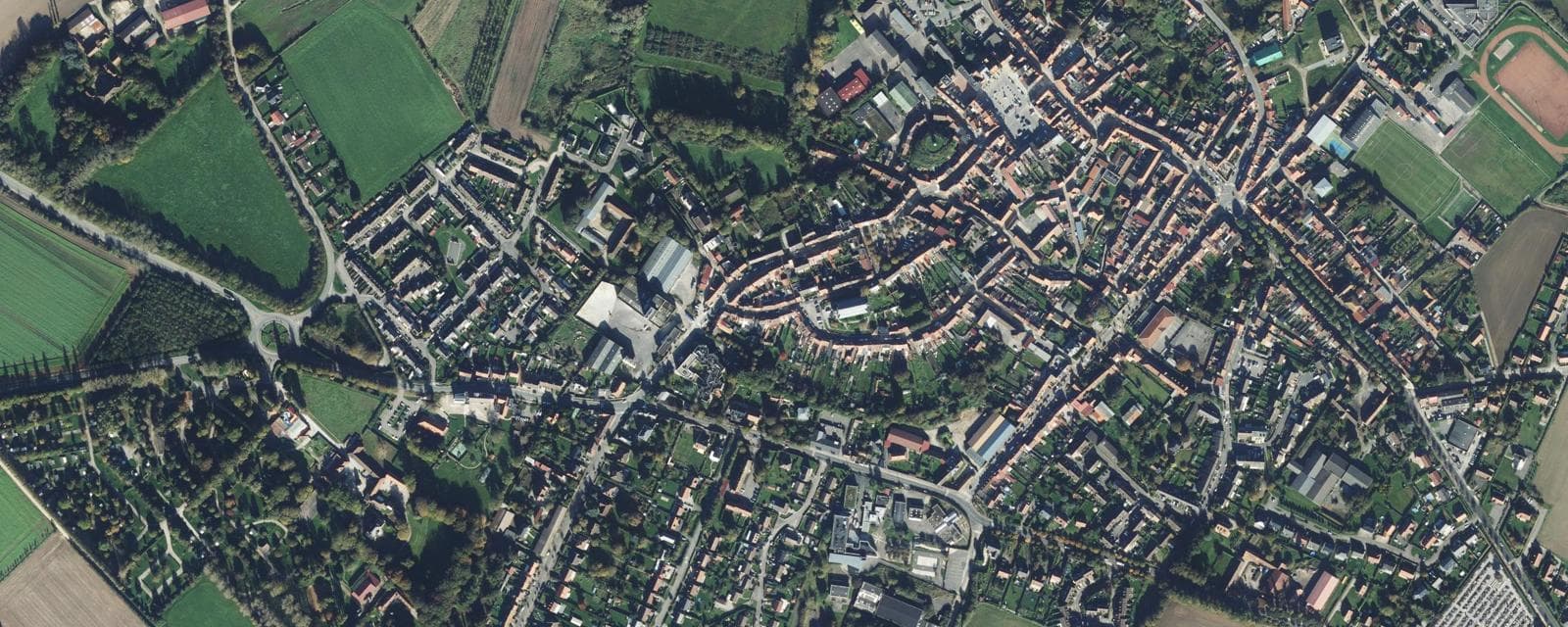 Vue aérienne de Guînes (Pas-de-Calais)