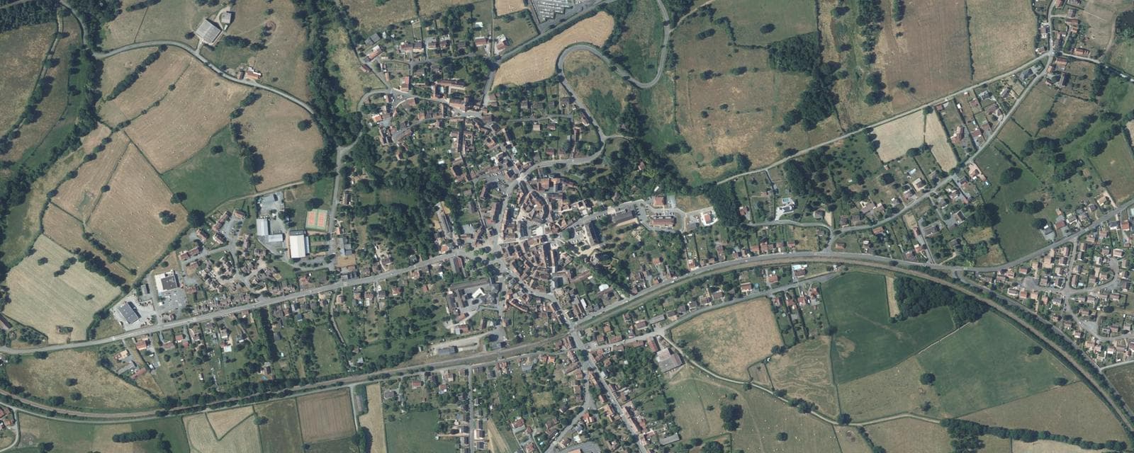 Vue aérienne de Huriel (Allier)