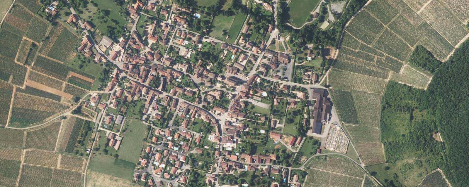 Vue aérienne de Igé (Saône-et-Loire)