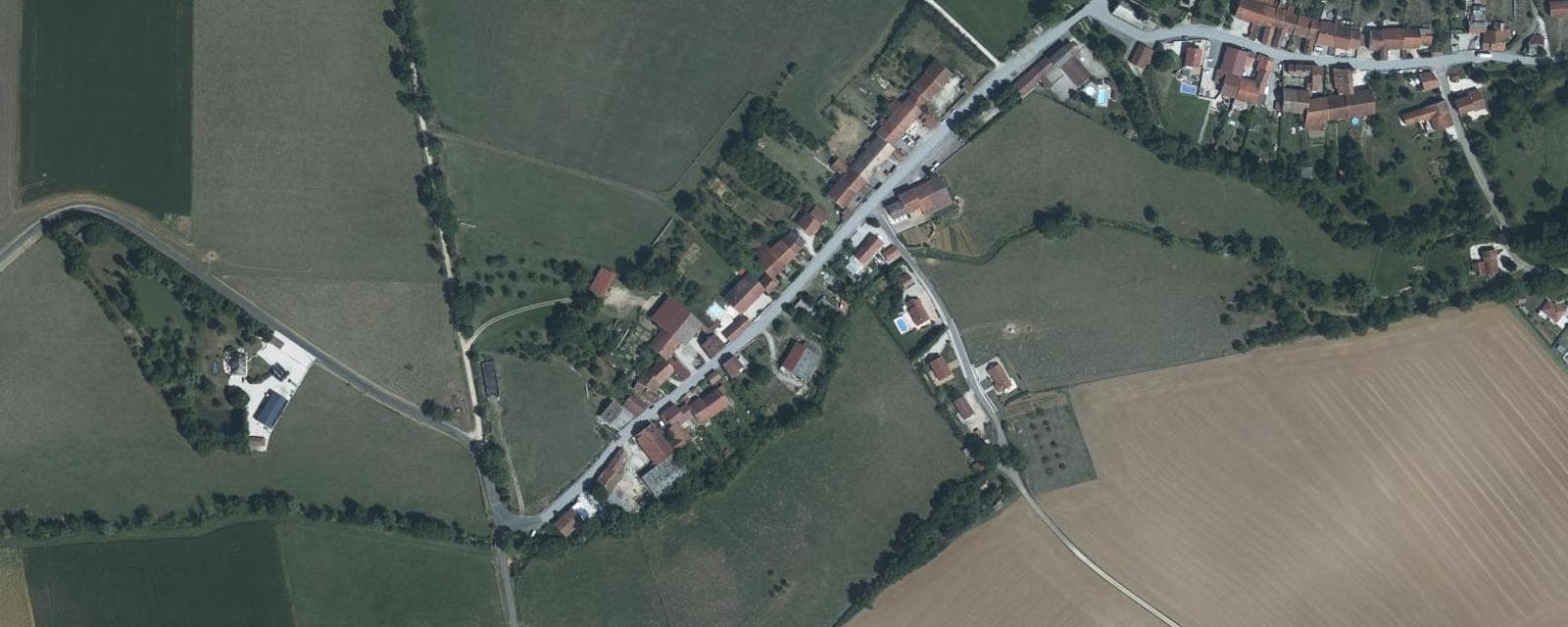 Vue aérienne de Isômes (Haute-Marne)