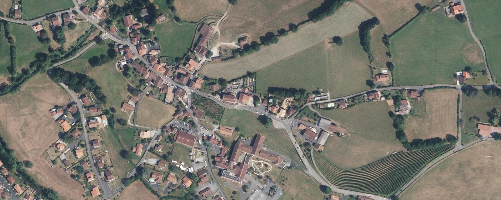 Vue aérienne de Ispoure (Pyrénées-Atlantiques)