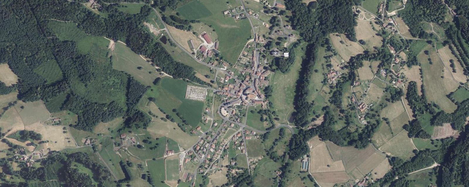 Vue aérienne de Job (Puy-de-Dôme)