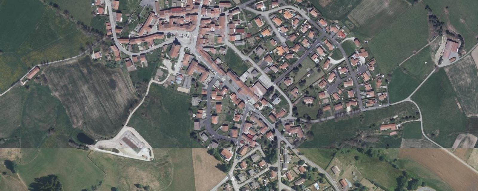 Vue aérienne de Jonzieux (Loire)