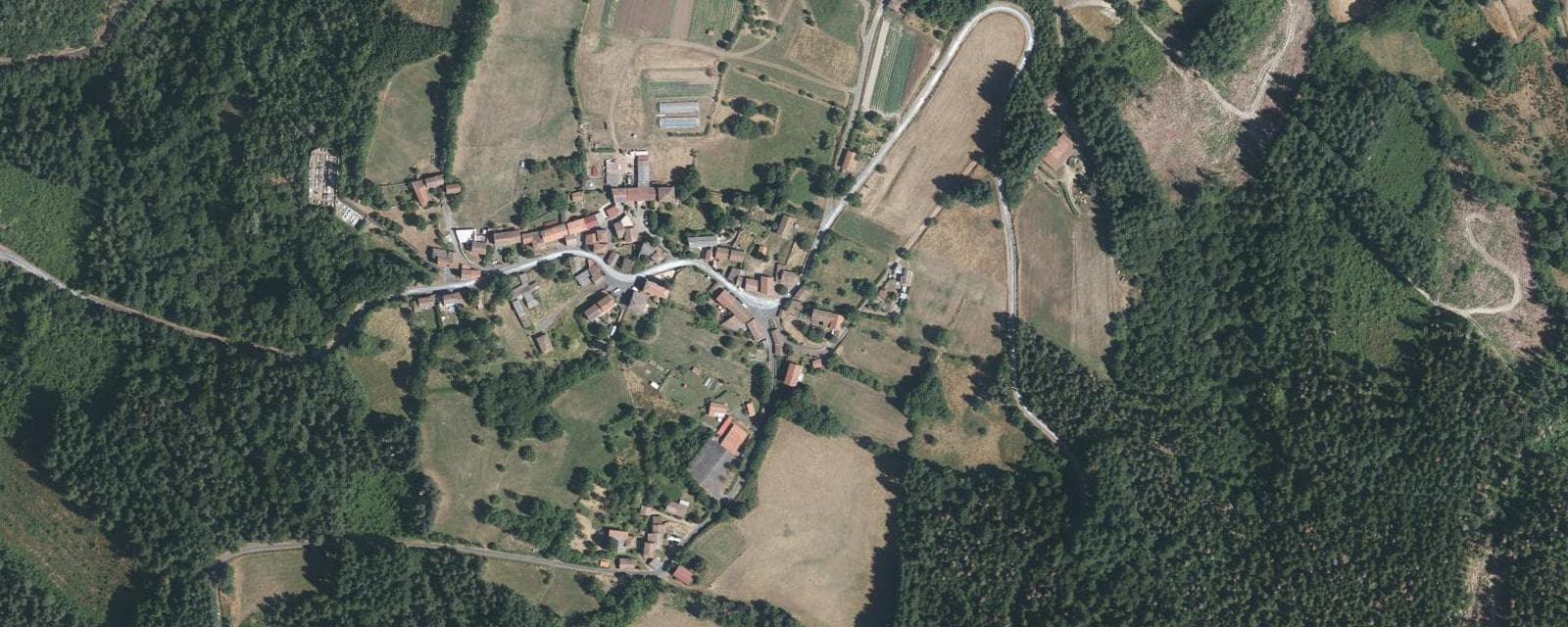 Vue aérienne de Josat (Haute-Loire)