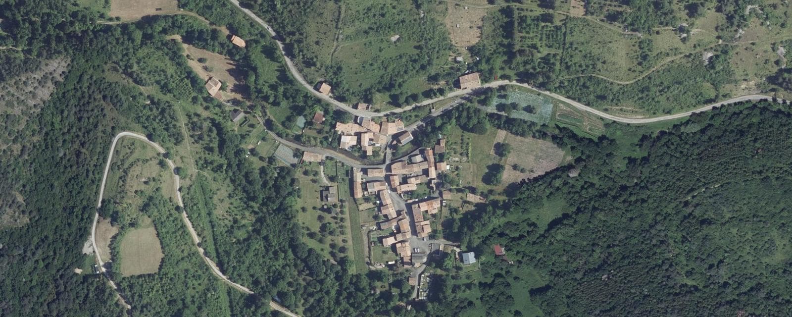 Vue aérienne de Joucou (Aude)
