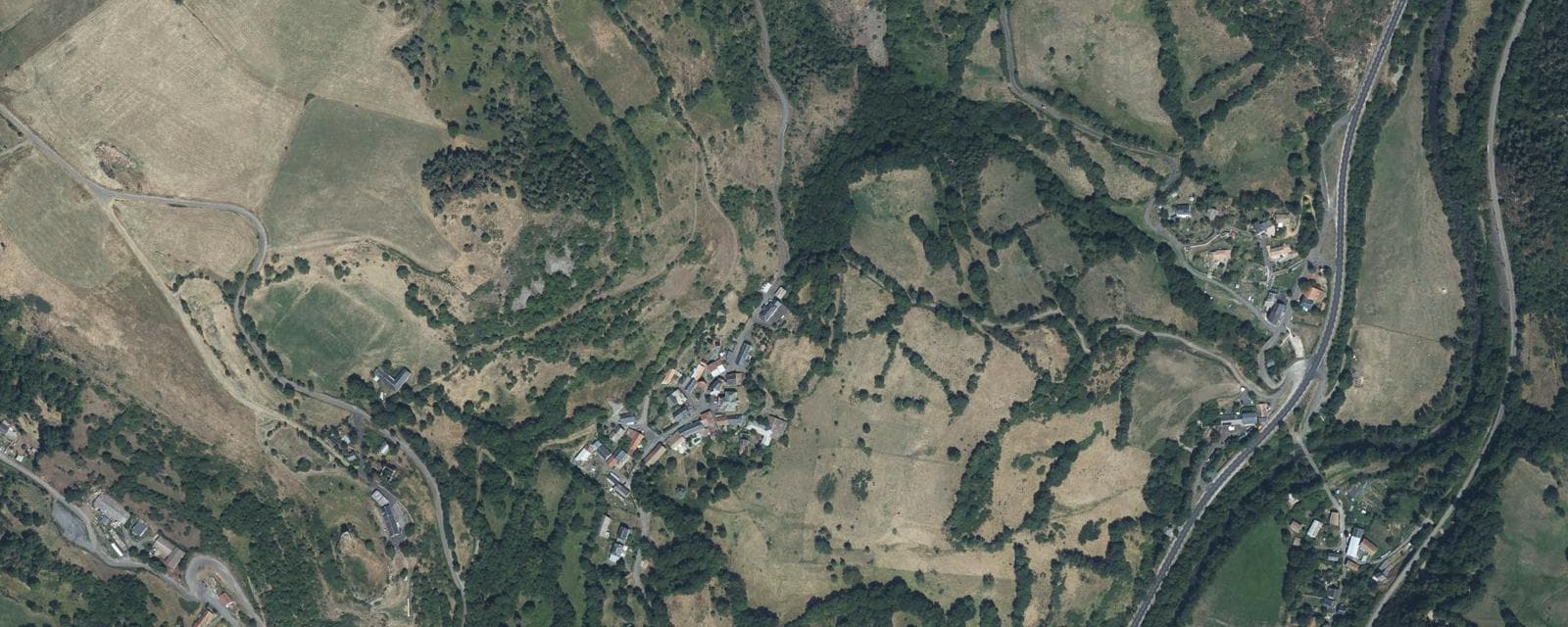 Vue aérienne de Joursac (Cantal)