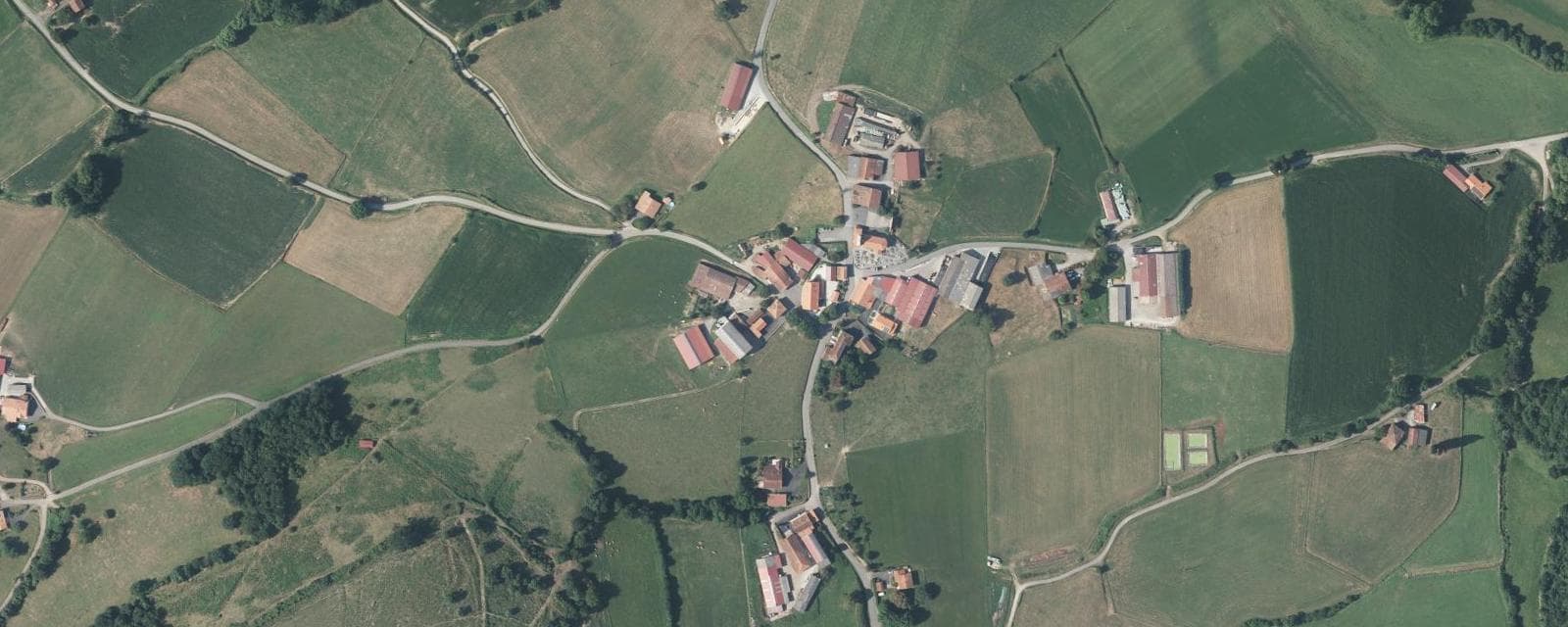 Vue aérienne de Juxue (Pyrénées-Atlantiques)