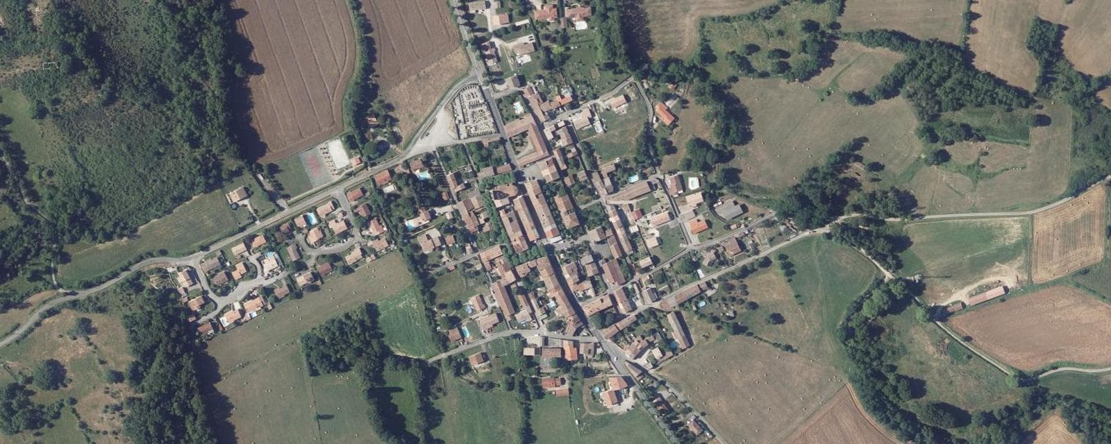 Vue aérienne de La Bastide-de-Bousignac (Ariège)