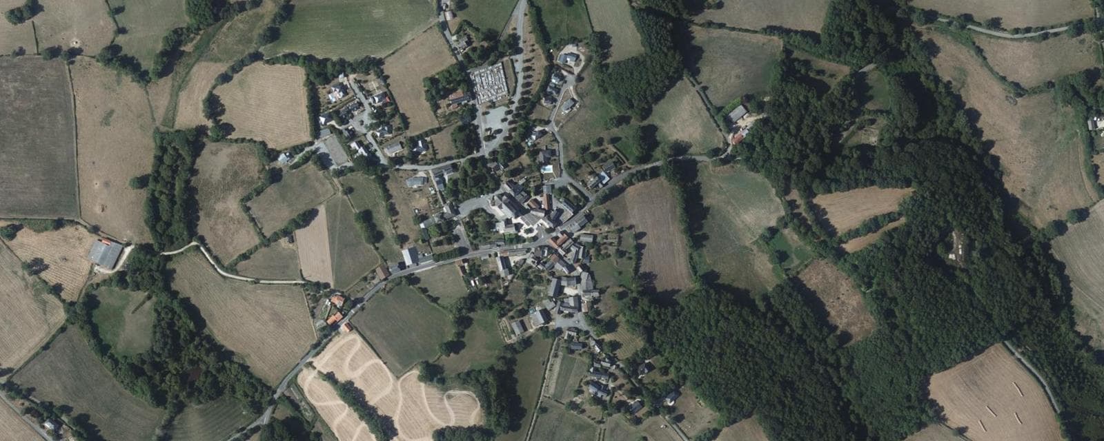 Vue aérienne de La Capelle-Bleys (Aveyron)