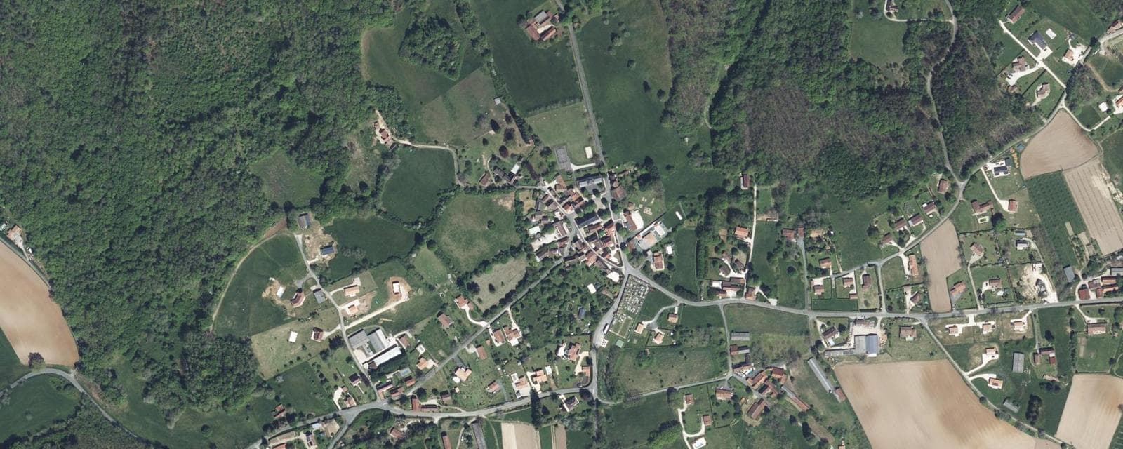 Vue aérienne de La Chapelle-Aubareil (Dordogne)